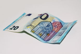 聚焦美元与人民币实时行情，波动态势、影响因素与市场应对